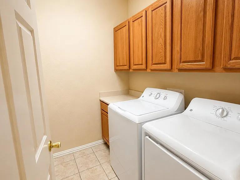 9929 Dryden Ln — Photo 10