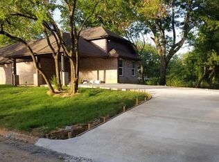 330 W Johnson St, Denison, TX 75020