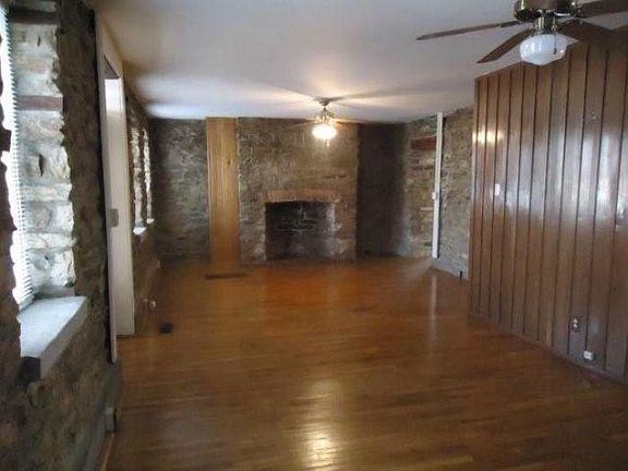 3rd image of 24 Water St