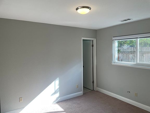 3rd image of 1137-1139 Halifax Ave
