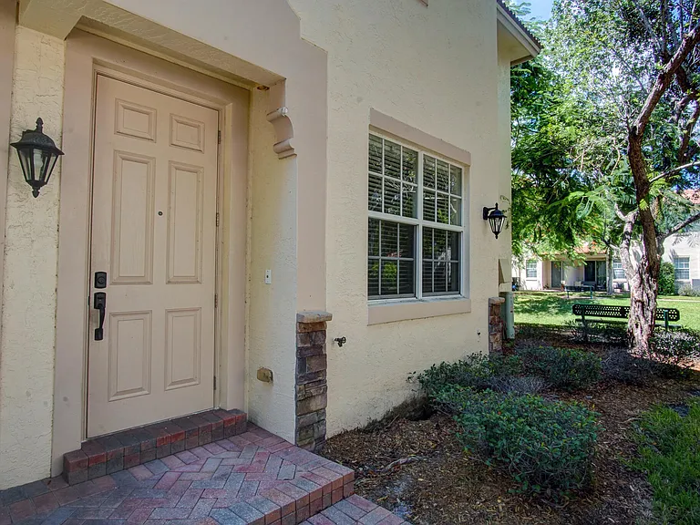 1020 E Longport Cir #F2 — Photo 6