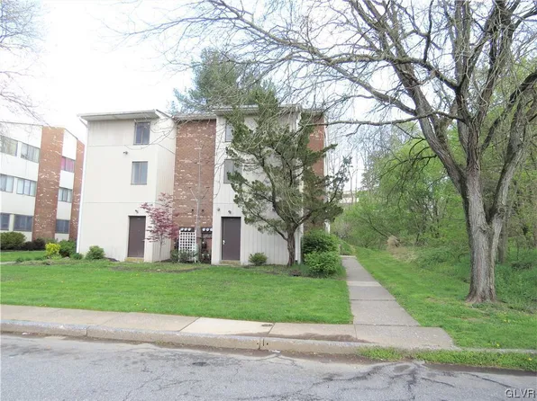 1547 Creekside Rd #B4-2, Whitehall, PA 18052