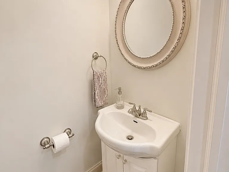1014 S 22nd St — Photo 33