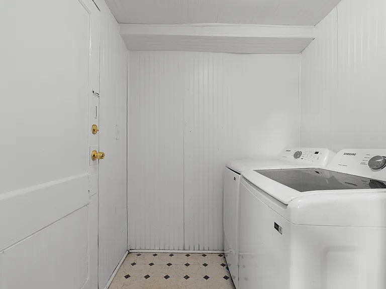 853 Saint Clair St — Photo 21