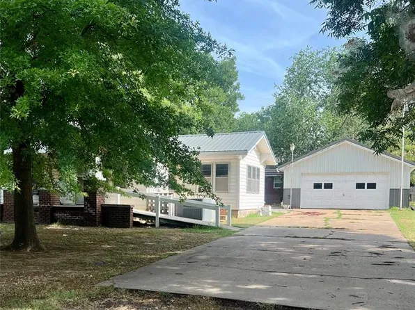 301 E 1st St, Stroud, OK 74079