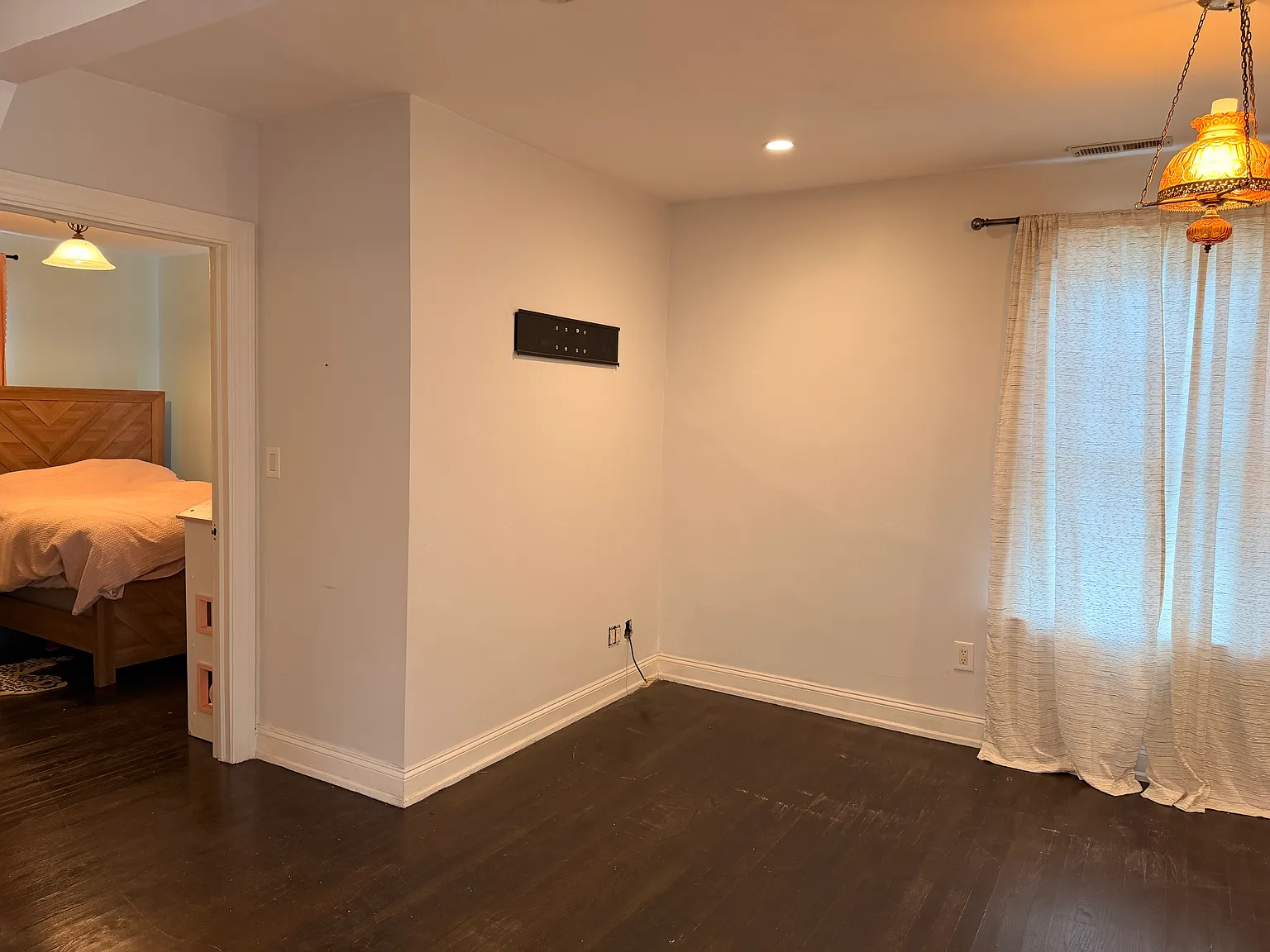 3 bed, 1350 sqft, $2,000 — Photo 4