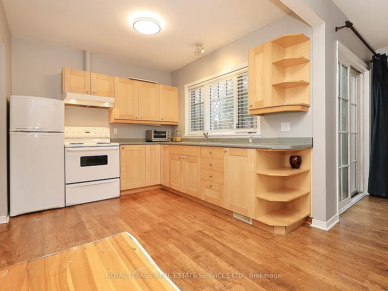 222 Alscot Cres — Photo 10