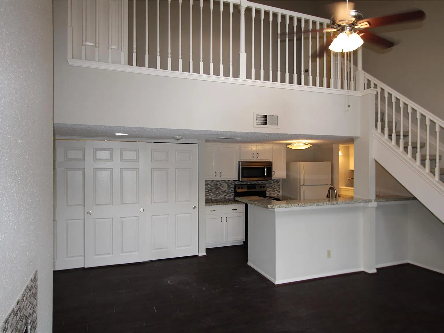 1 bed, 1.0 bath, 838 sqft, $1,300 — Photo 4