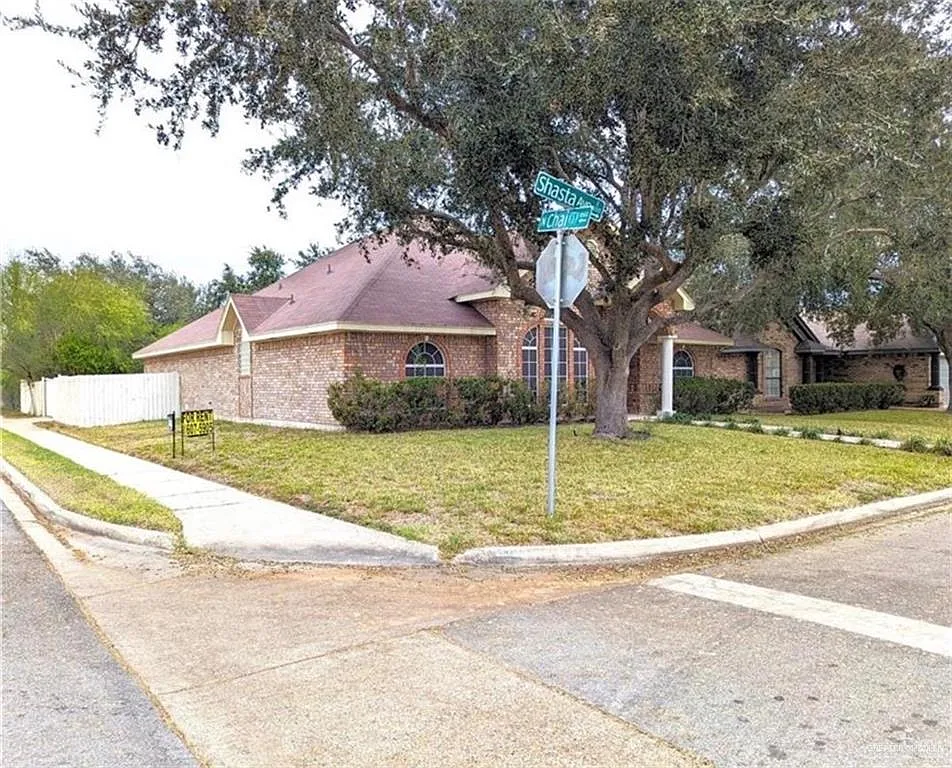 3 bed, 2.0 bath, 2010 sqft, $1,750 — Photo 3