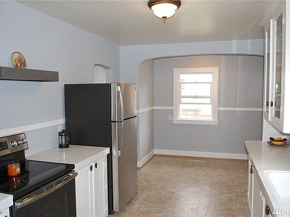 Kitchen & breakfast nook