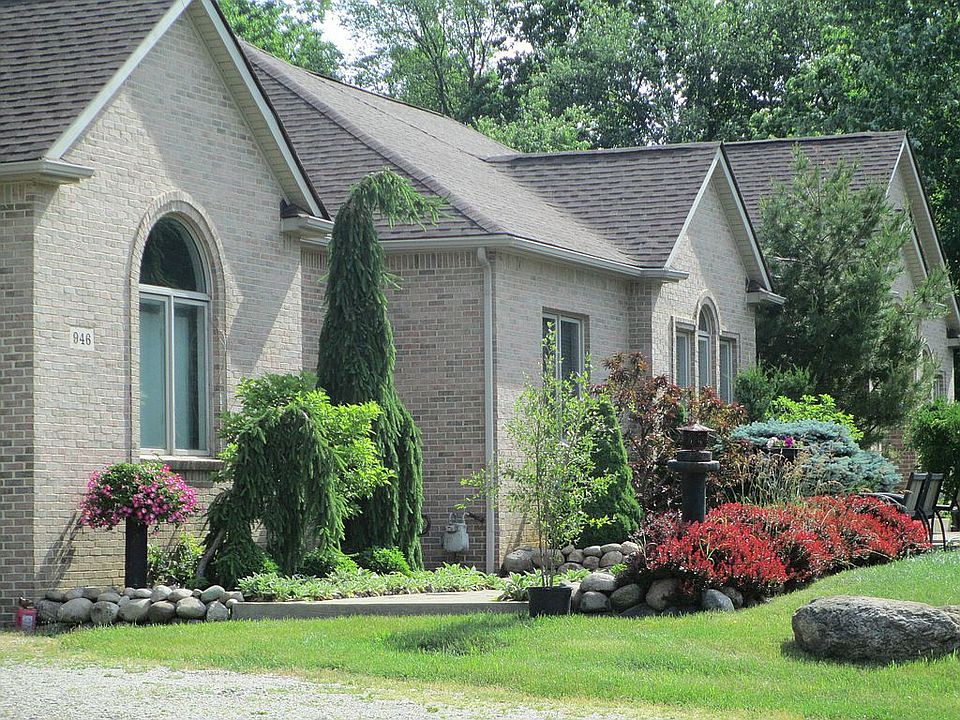 2nd image of 946 Adams Rd