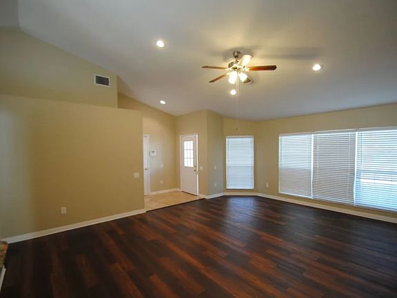 4th image of 839 W Charing Cross Cir