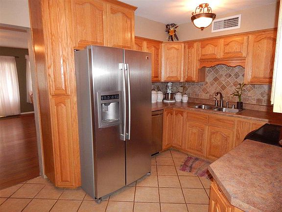 5th image of 817 Flagstaff Ave