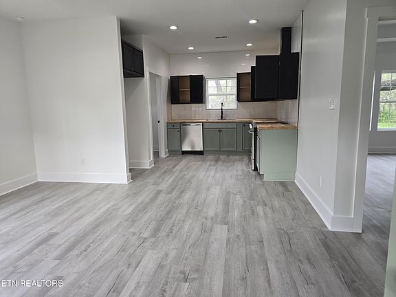2nd image of 4131 Ivy Ave