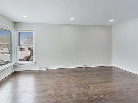 2nd image of 2431 Ernst St
