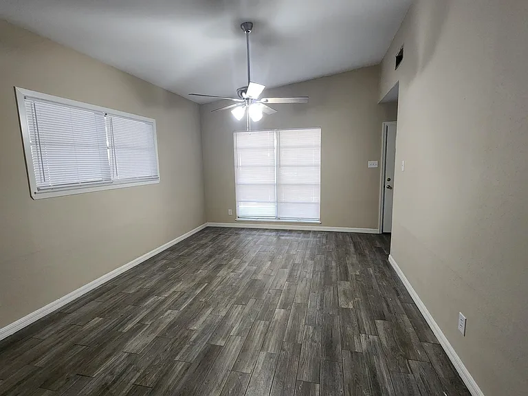2901 Oleander Ln — Photo 8