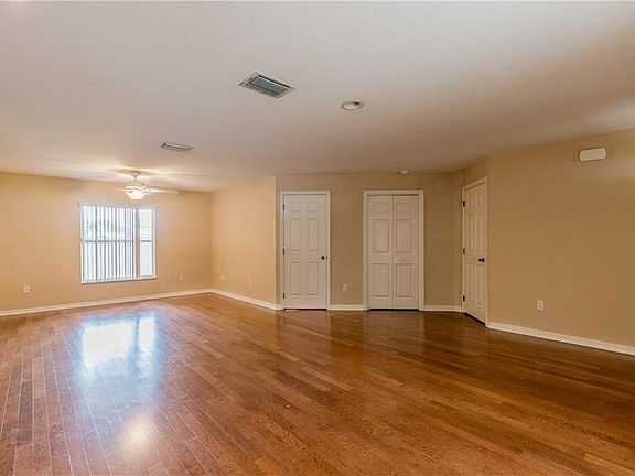 3rd image of 804 New Hampshire Ave