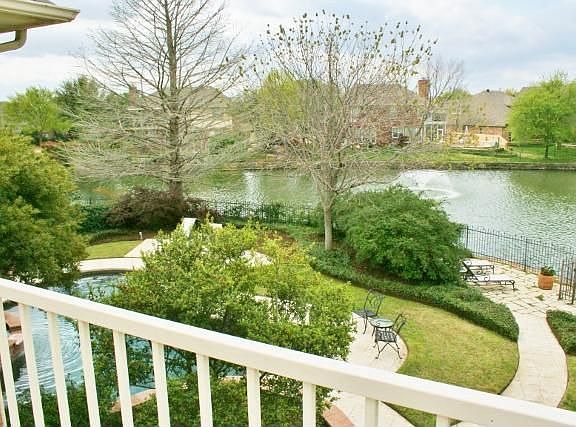 4th image of 825 Greenway Dr