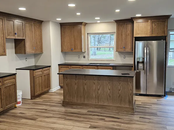 W239N6980 Gale Dr, Sussex, WI 53089