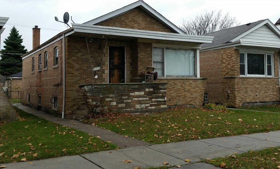 2nd image of 5318 S Damen Ave