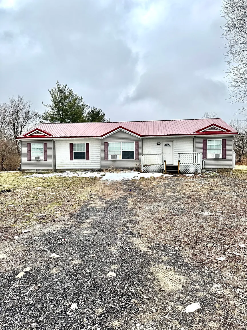 5495 E Greensburg Rd photo 1