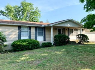 6 Warren Rd, Woodbridge, CT 06525