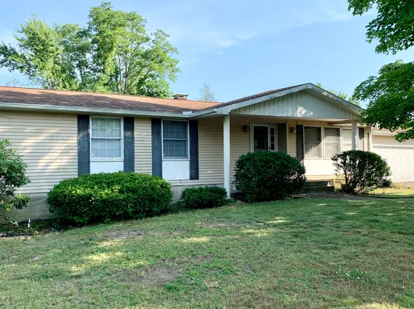 6 Warren Road, Woodbridge, CT 06525