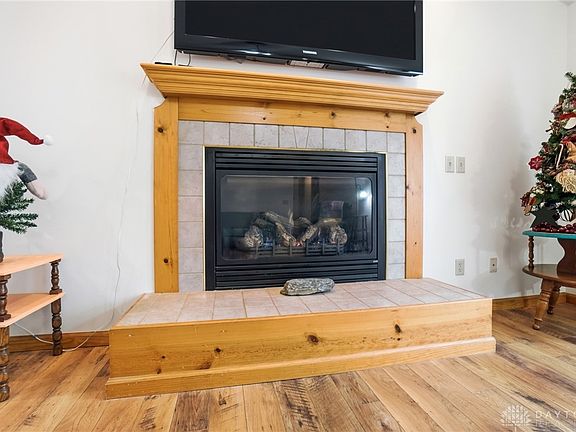 5th image of 74 Thornhill Dr