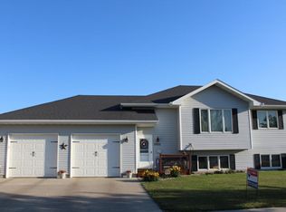 1005 Plum Ln, Aberdeen, SD 57401