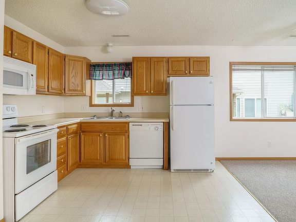 5th image of 1015 Kellogg Ave Unit 2