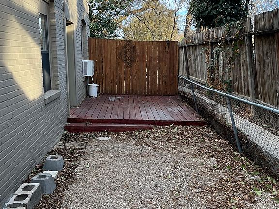5th image of 102 E Mariposa Dr APT D