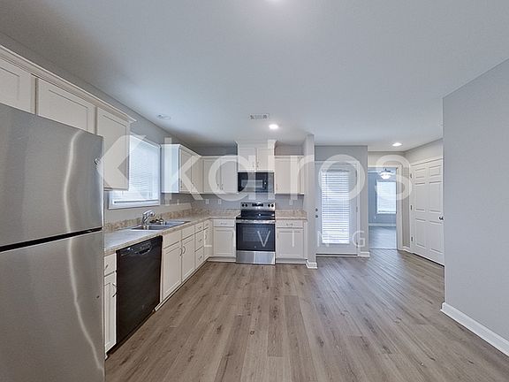 4th image of 1384 Maxwell Cir
