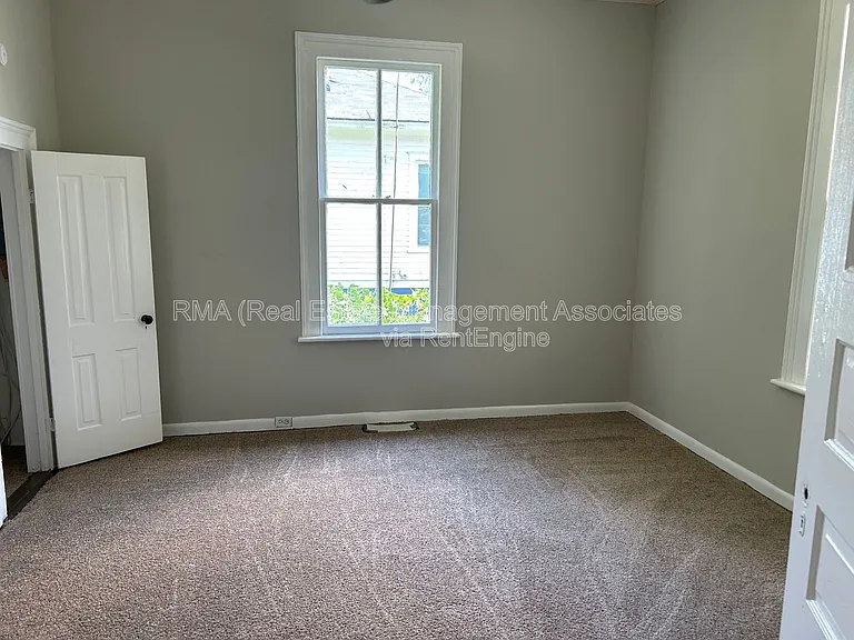 121 W Chappell St — Photo 3
