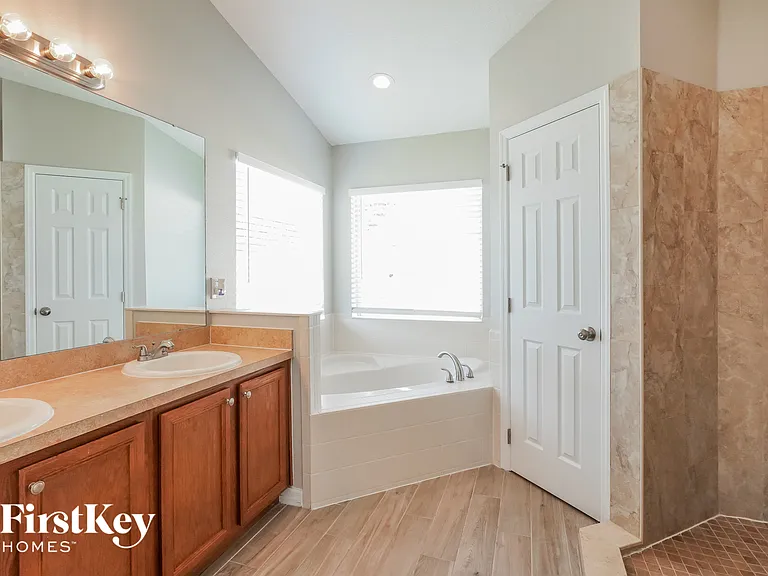 2424 Deer Creek Blvd — Photo 7