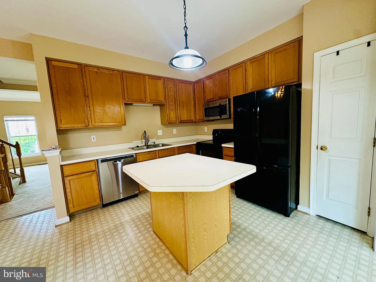 3 bed, 2.5 bath, 2070 sqft, $2,900 — Photo 4
