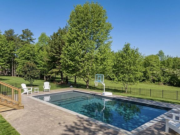 2nd image of 524 Country Club Dr