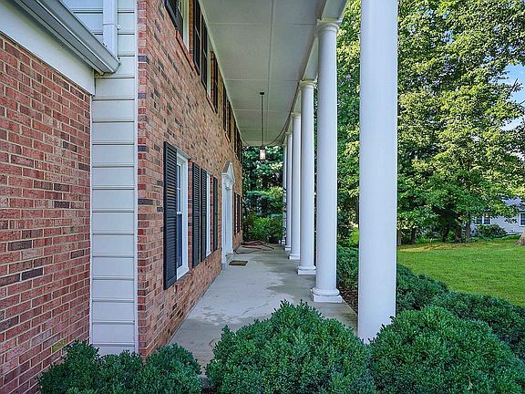 4th image of 9509 Locust Hill Dr