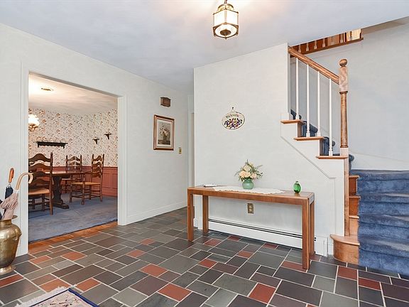 4th image of 108 Bay Colony Dr