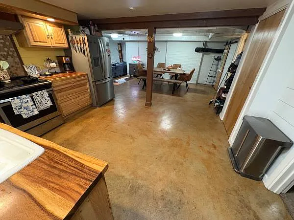 2 bed, 1100 sqft, $2,400 — Photo 2
