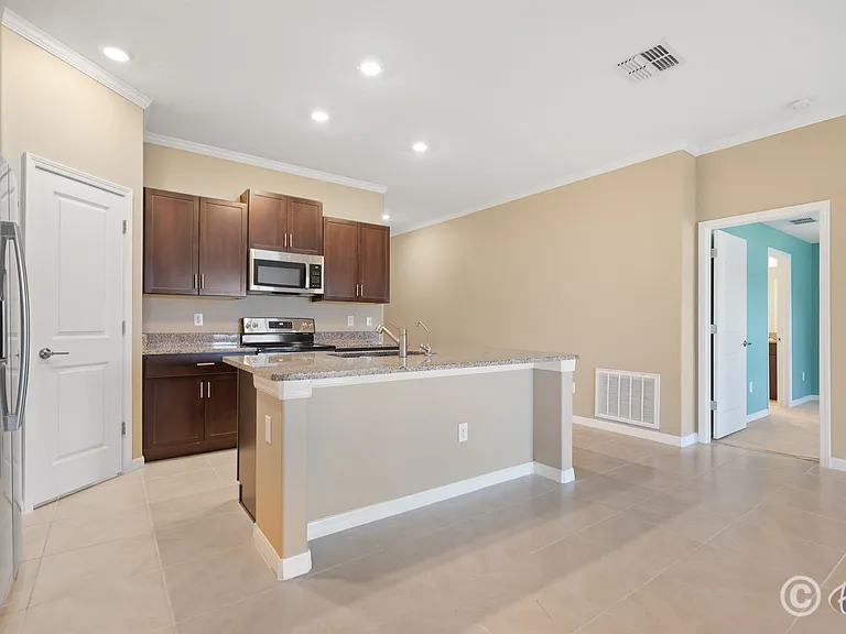 15430 Miller Creek Dr — Photo 6