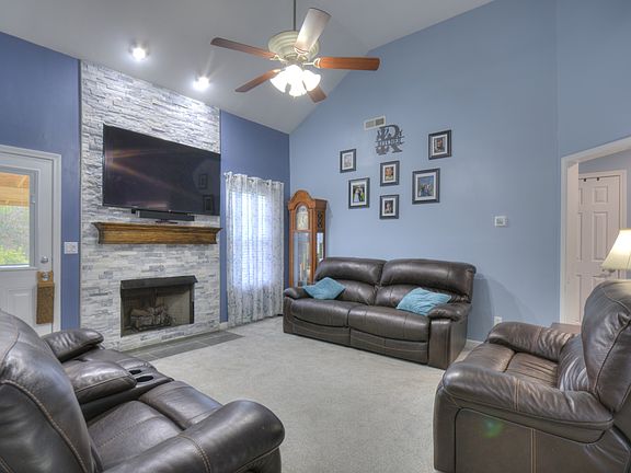 3rd image of 222 Harold Dr