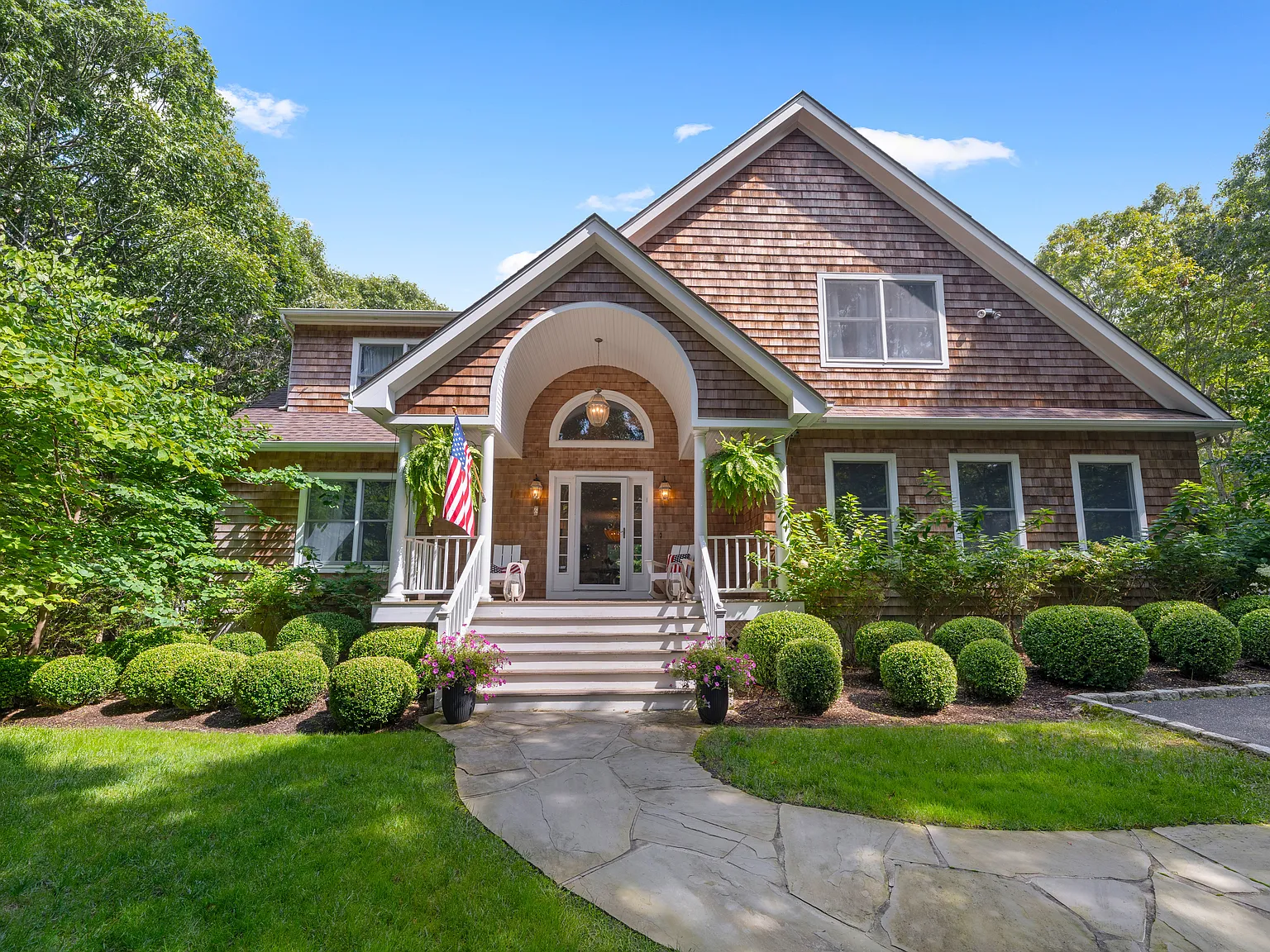 Effortless Hamptons Living — Photo 1