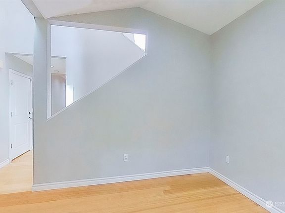 4th image of 12424 100th Avenue NE #3