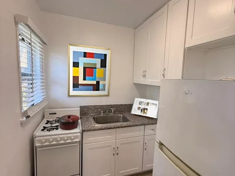 1650 S La Brea Ave #1650 — Photo 2