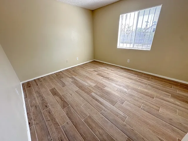 1059 E Sequoia Dr — Photo 13