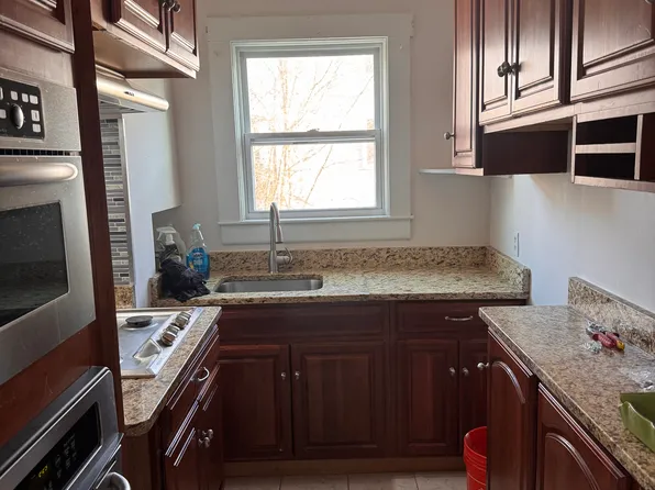 156 Division St #2, New Bedford, MA 02744