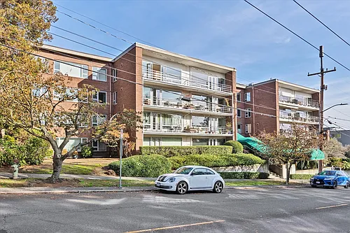 530 W Olympic Pl #301 Photo 1