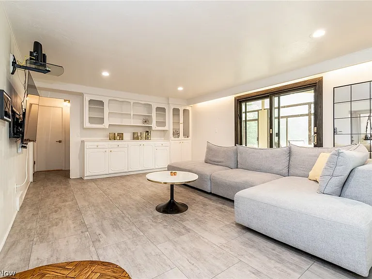 25150 Cardington Dr — Photo 17