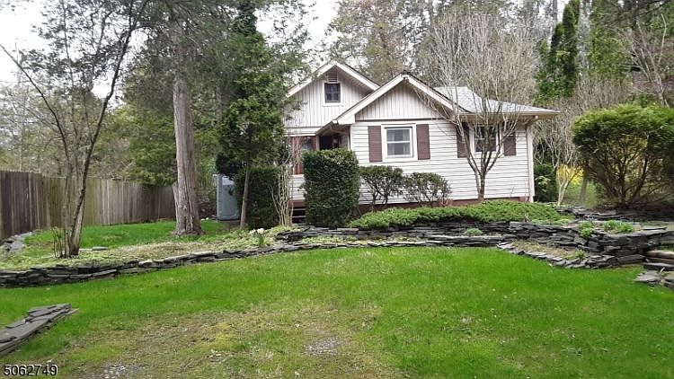 1st image of 929 Edgewood Dr