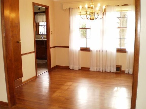 Formal D/Rm.w Chair Rail
